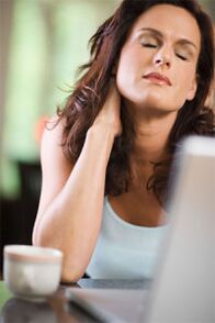 đau cổ do thoái hóa xương khớp