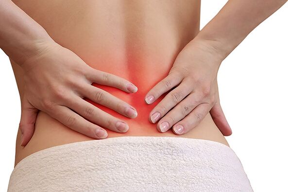 đau lưng phản ánh trong bệnh hoại tử xương lồng ngực